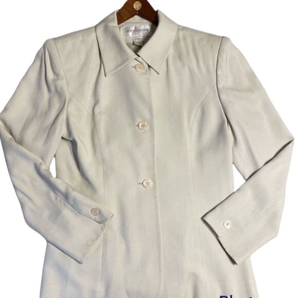 Vintage Crepe Silk Ecru Blazer and Pants suit - Jones New York - Picture 2 of 16